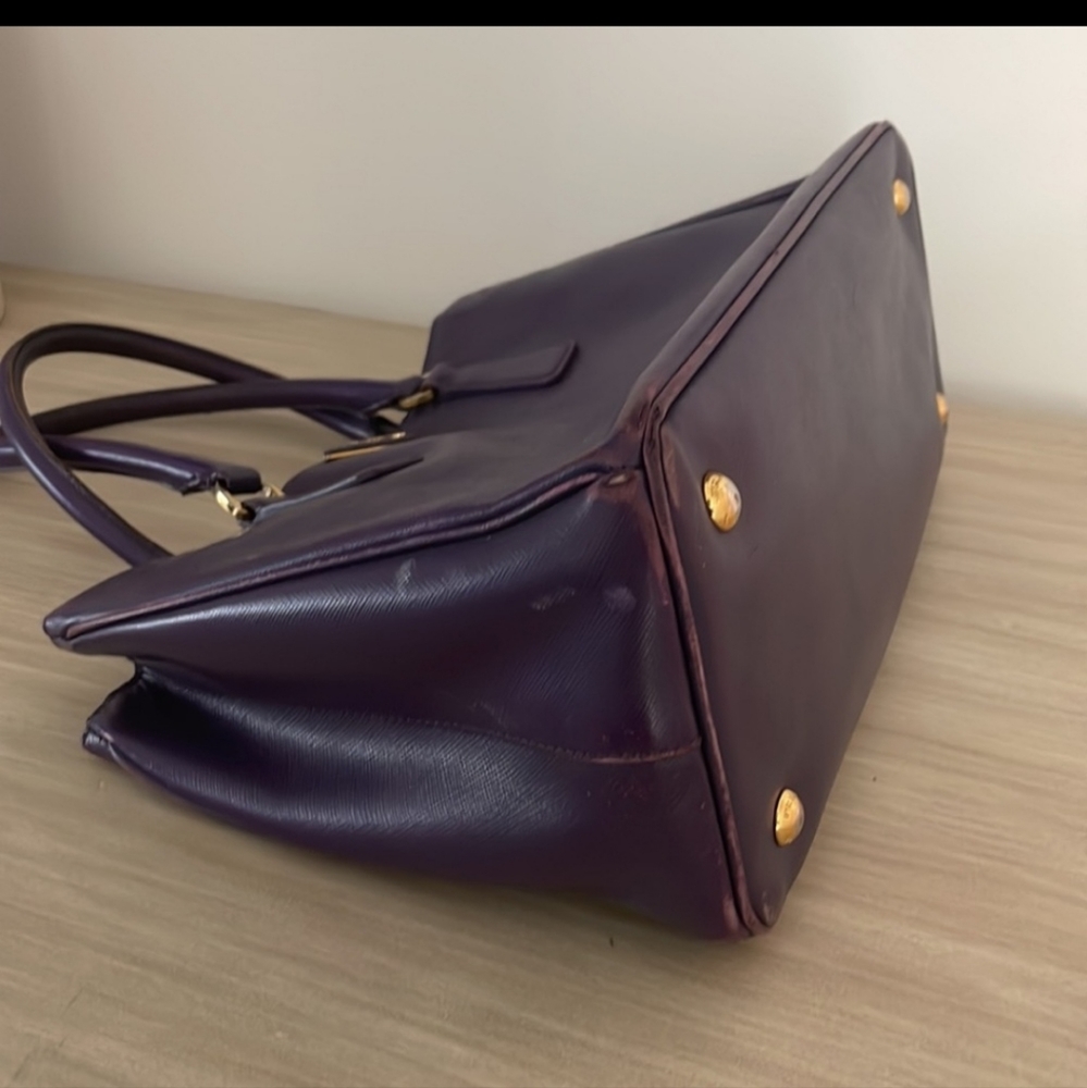 😁😁GIFTED😁😁 Designer PRADA SAFFIANO Leather Lux Tote - Picture 9 of 13